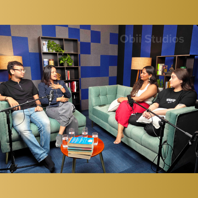 Live Session: Four Guests (Aqua Sofa Setup)