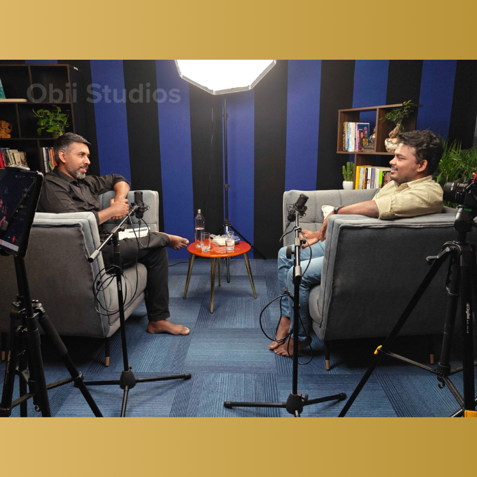 Live Session: Two Guests (Grey Cube Chairs)